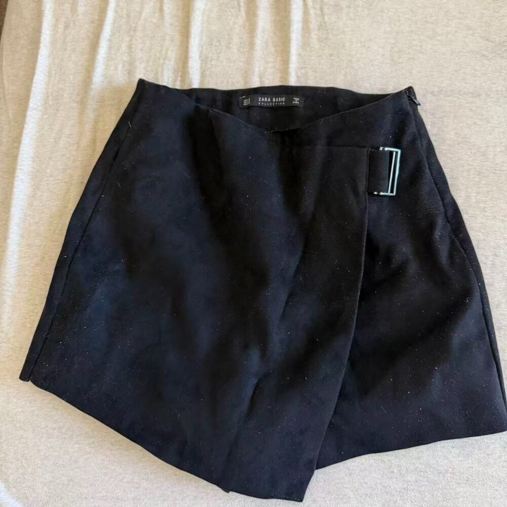 ZARA Basic Black Suede Skort – Size XS, Tried On Only, Like New
